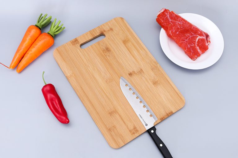 Cutting board from wood, bamboo, plastic Which one is the safest
